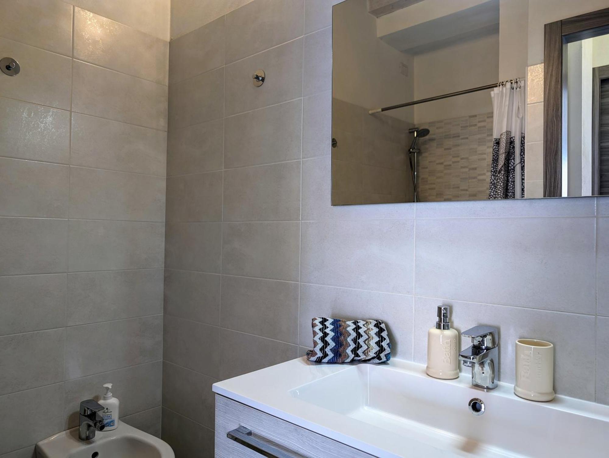 Paradeisos Residence Sas Somma Lombardo Luaran gambar