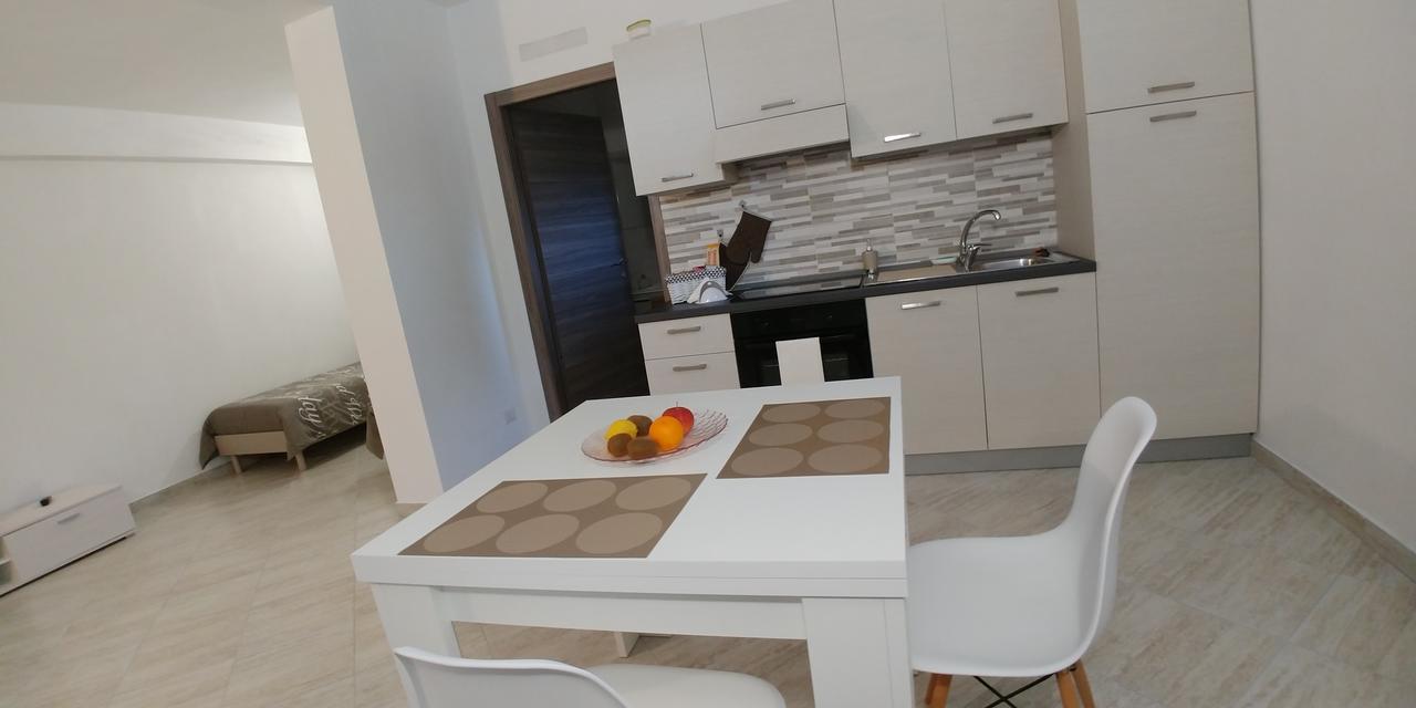 Paradeisos Residence Sas Somma Lombardo Luaran gambar